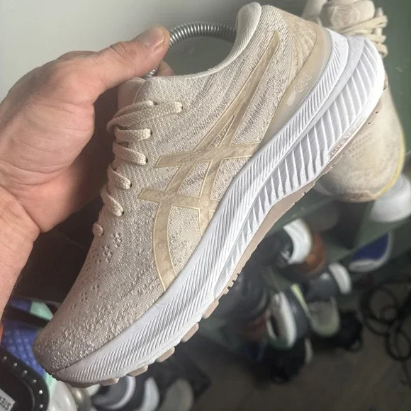 Asics Gel Kayano 29 Women's Size 9.5 Tan Cream Running Shoes Sneakers 1012B272 - Picture 4 of 12